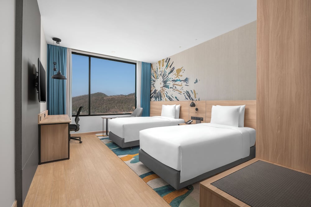 ホリデイ イン ＆ スイーツ シーラチャ ラエムチャバン バイ IHG 写真