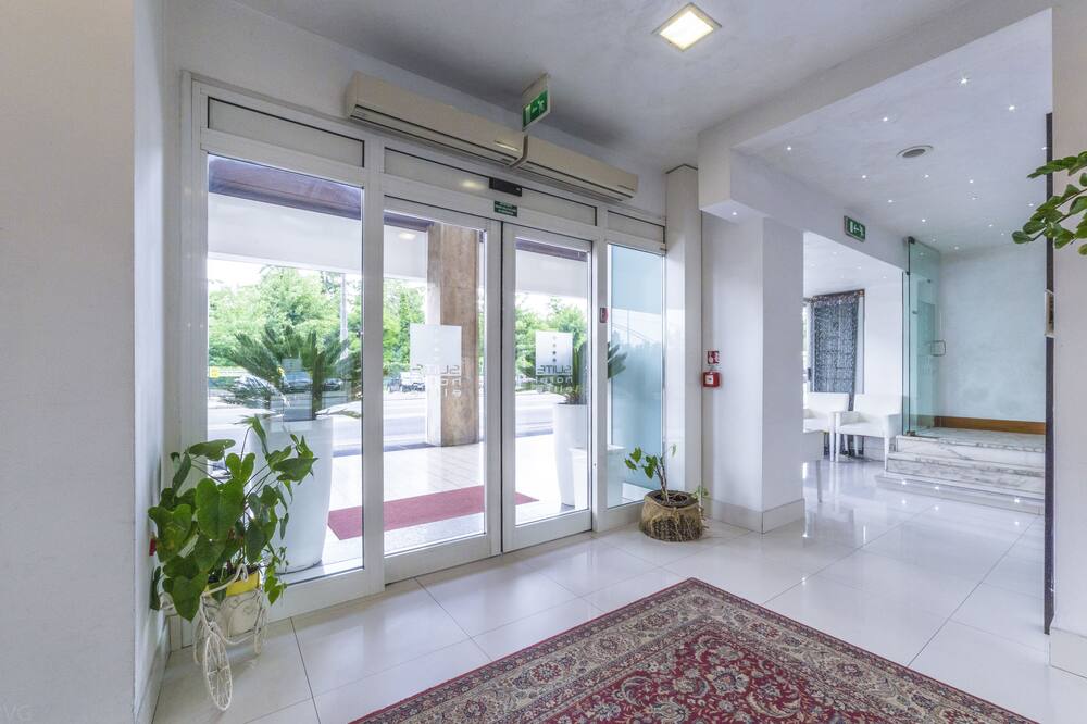 スイート ホテル エリート 写真