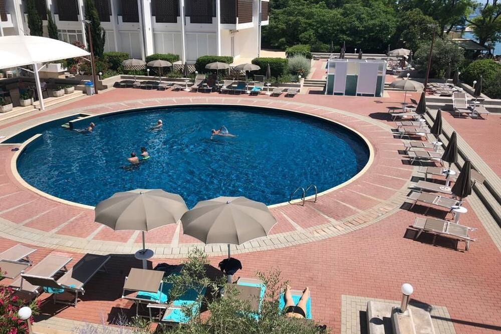 ホテル コロヴァレ 写真