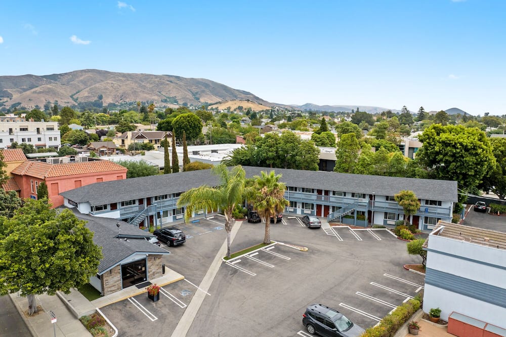 アベニュー イン ダウンタウン サン ルイス オビスポ 写真