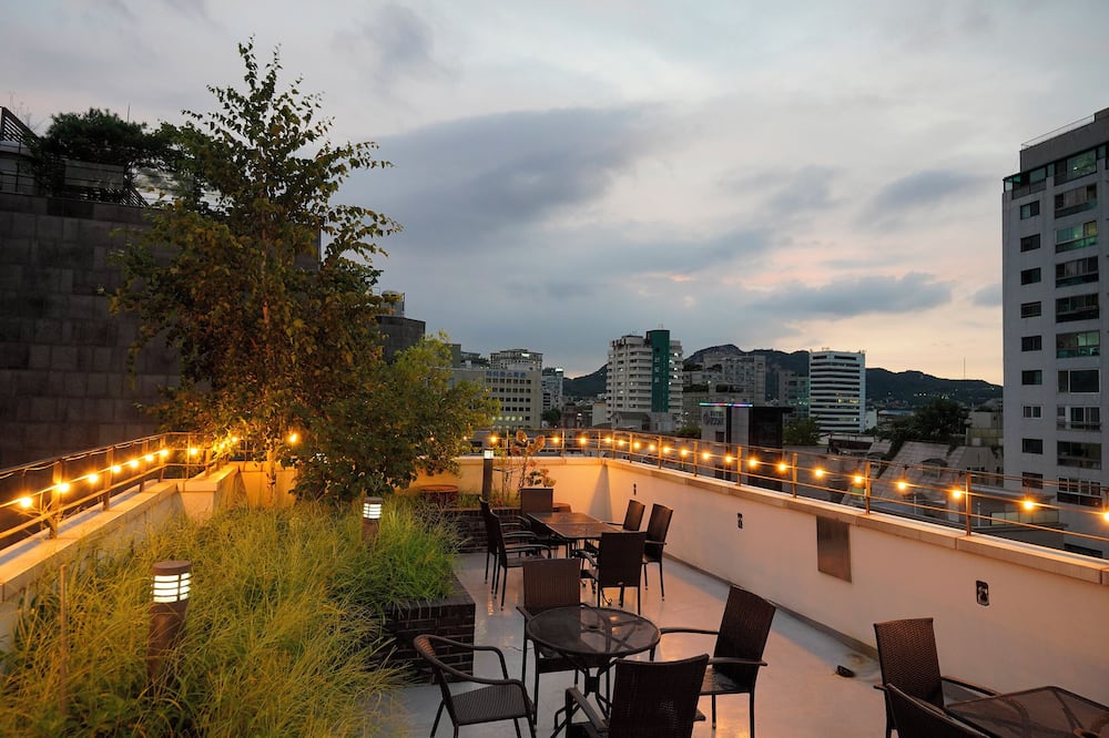 ホテル ダダ インサドン 写真