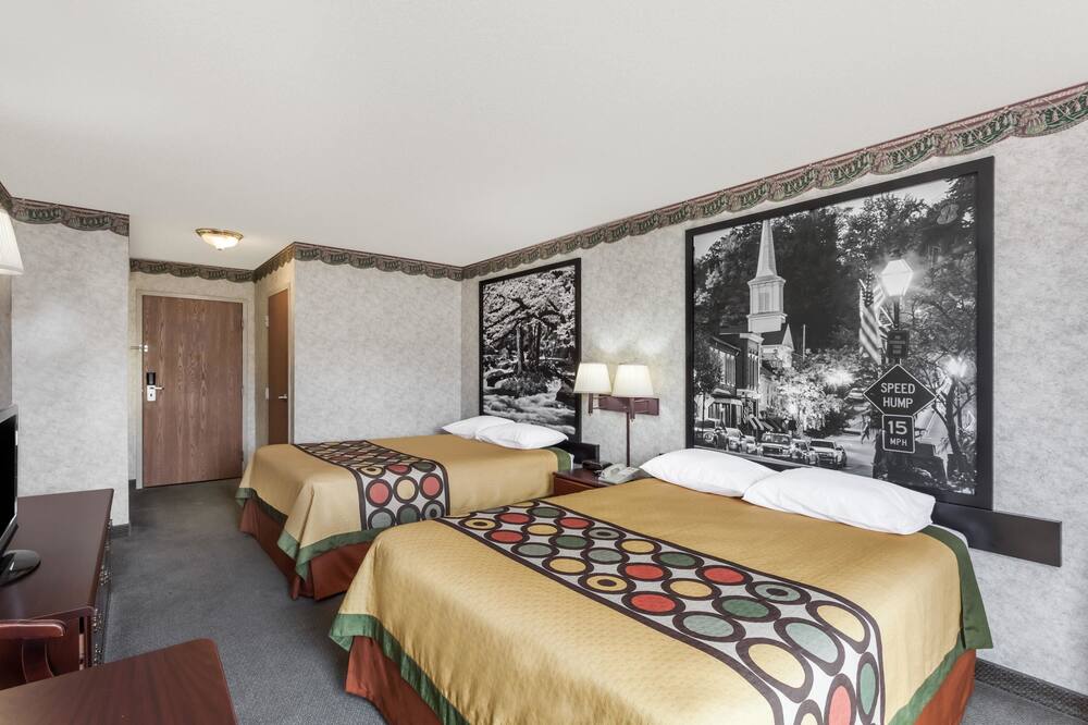 スーパー 8 バイ ウィンダム アーウィン 写真