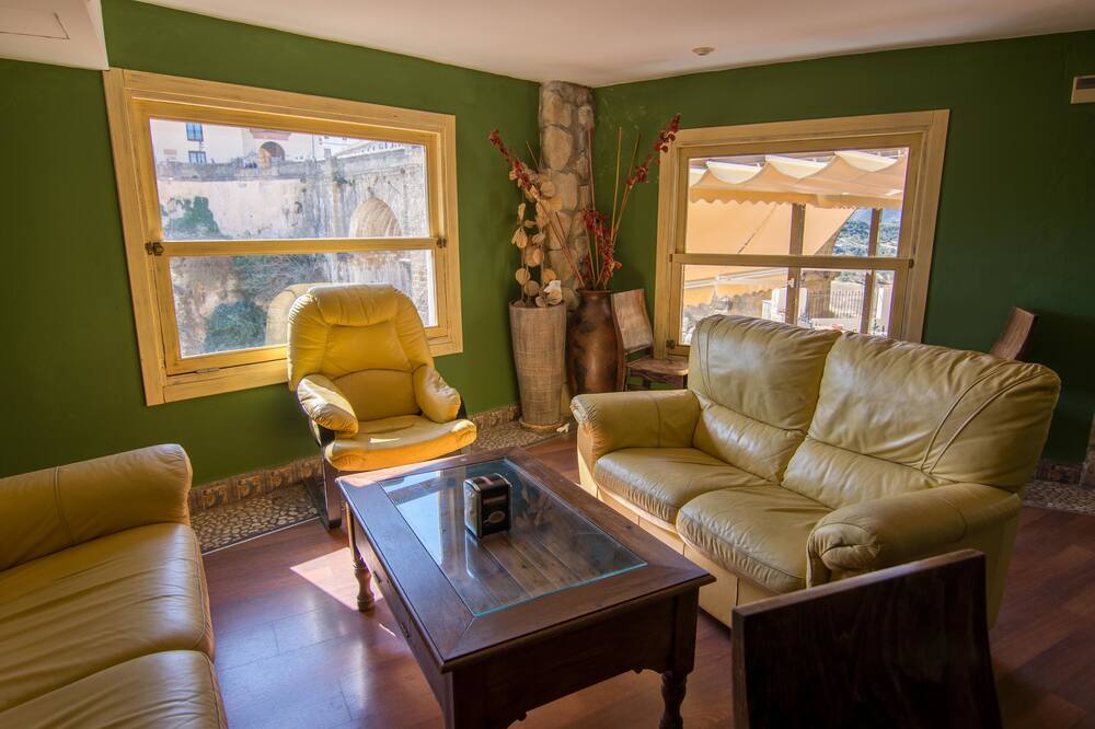 ホテル ドン ミゲル 写真