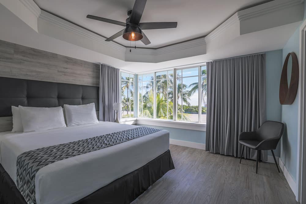 コロニー ホテル 写真