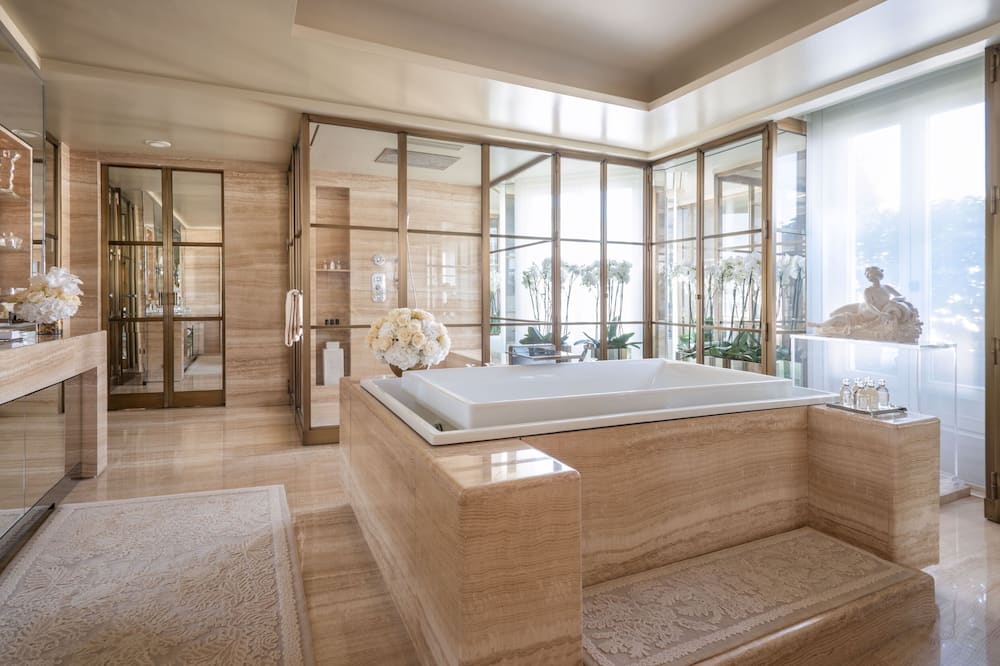 フォー シーズンズ ホテル ジョルジュ サンク パリ 写真