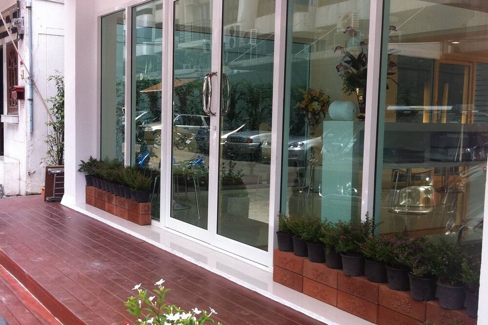 ナントラ エカマイ ホテル 写真