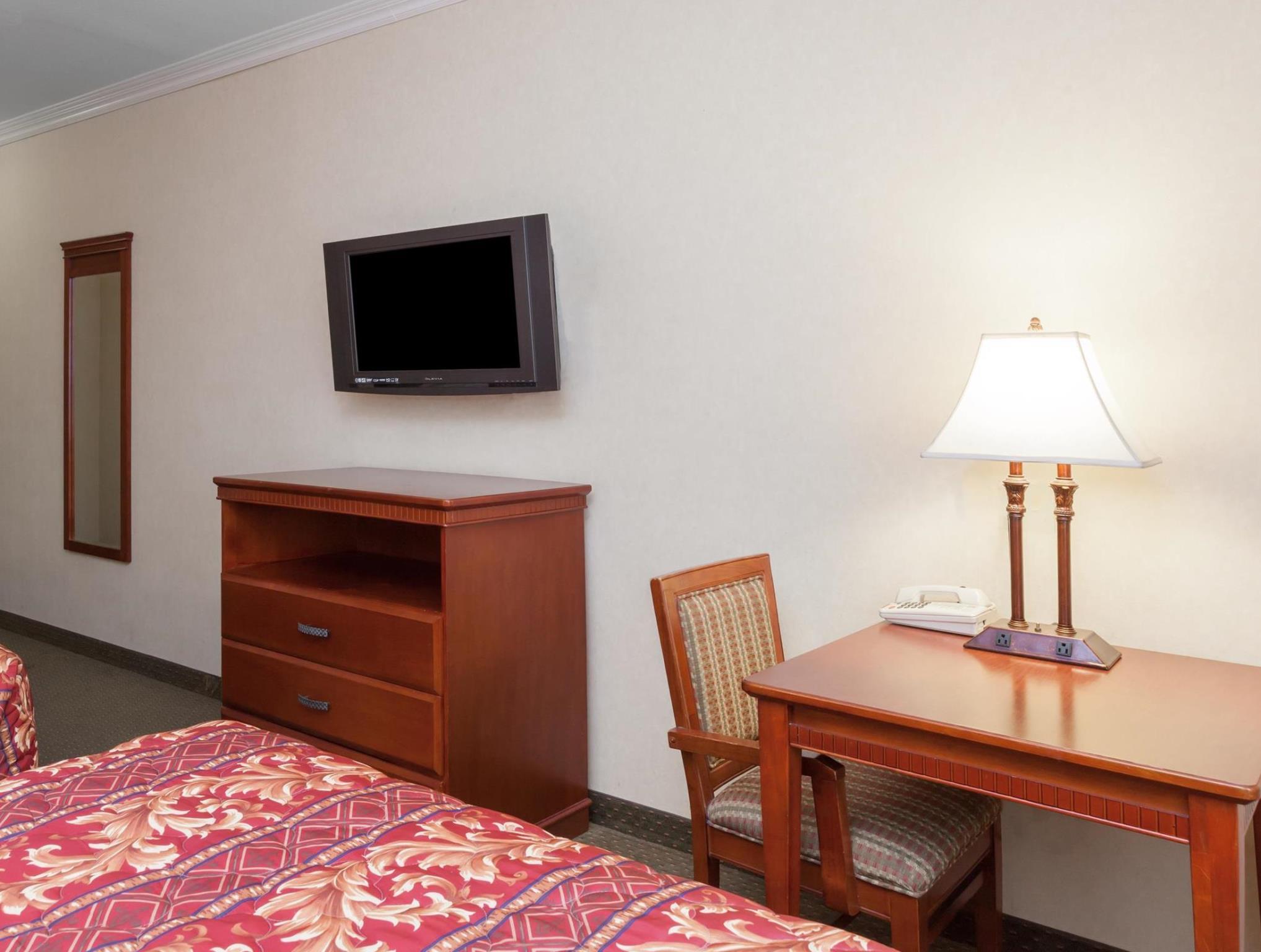 ハワード ジョンソン バイ ウィンダム ベーカーズフィールド 写真