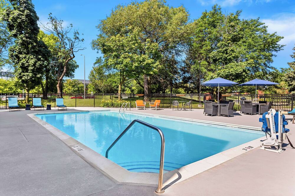 ハンプトン イン シカゴ ナパービル ニア NIU カンファレンス センター 写真