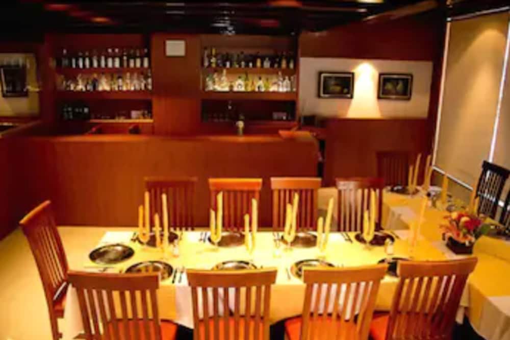 コリント ホテル 写真