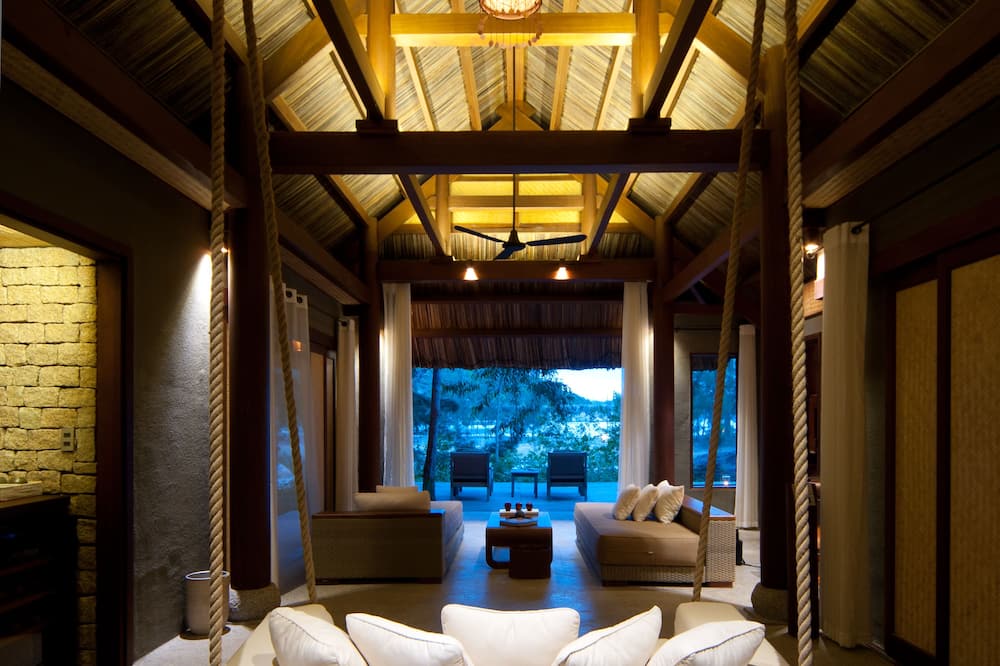 ラリア ニンヴァン ベイ 写真