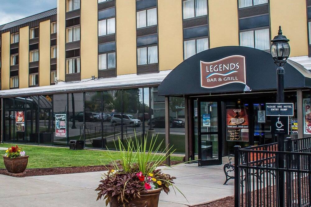 クオリティ ホテル & スイーツ アット ザ フォールズ 写真