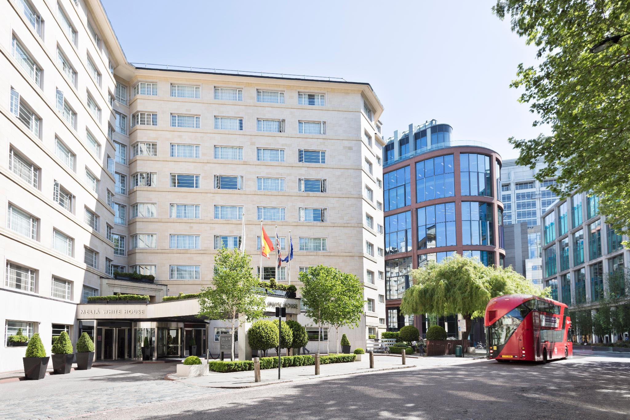 メリア ホワイト ハウス アパートメンツ 写真