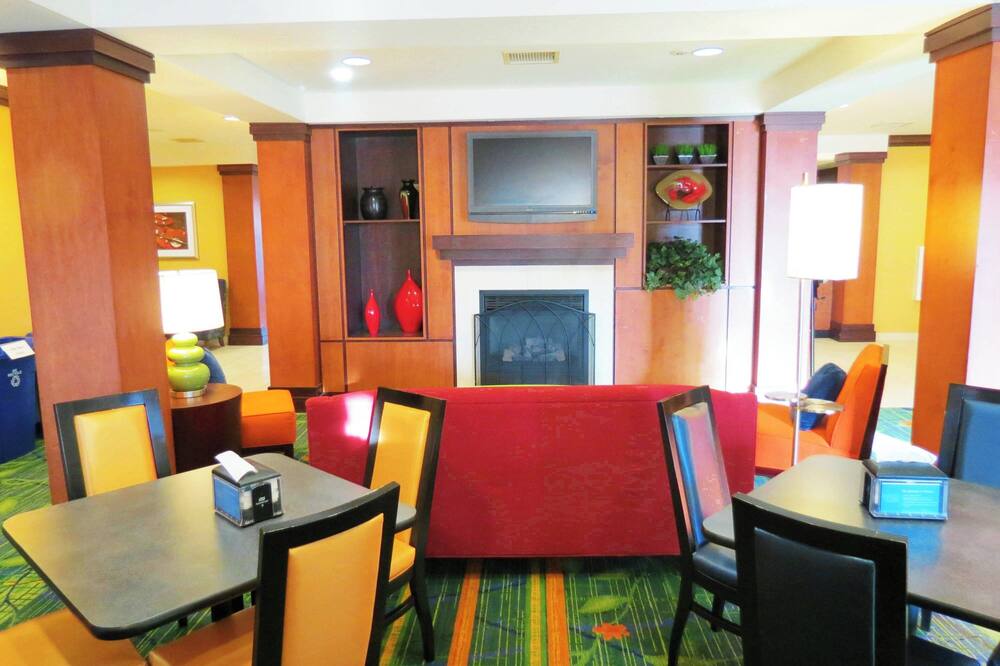 フェアフィールド イン & スイーツ バイ マリオット マウント バーノン レンド レイク 写真