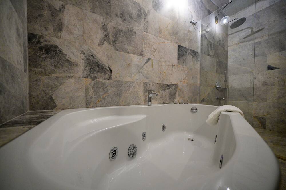 ケーブ ホテル サクサガン 写真