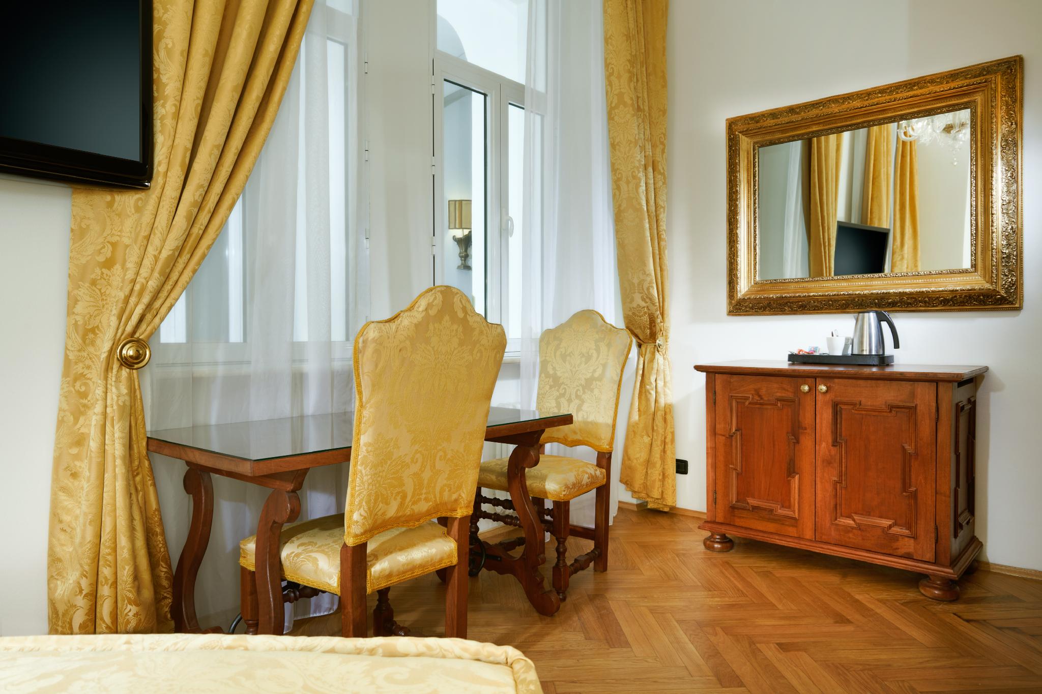 チャールズ ブリッジ パレス ホテル 写真