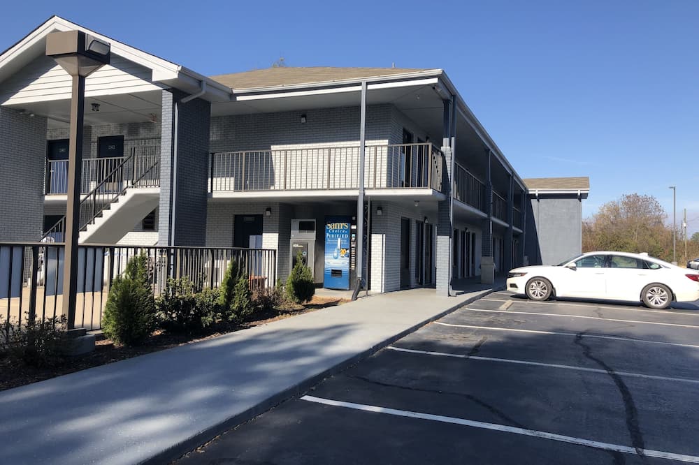 クオリティ イン クリントン - ローレンズ I-26 写真