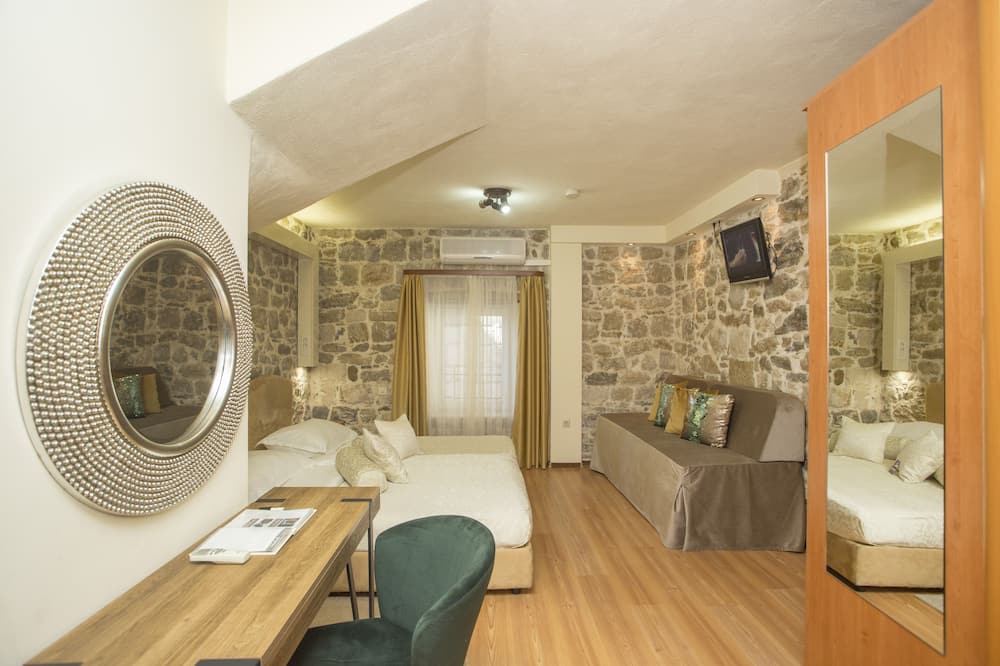 オーセンティック ラグジュアリー ルームス 写真