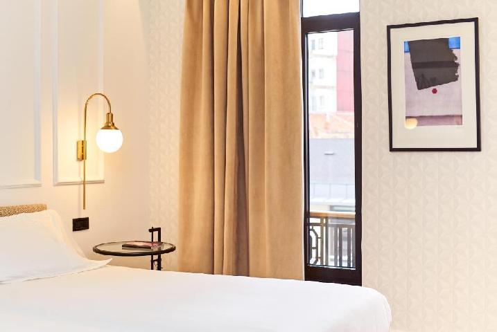 オクシデンタル レオン アルフォンソ V 写真