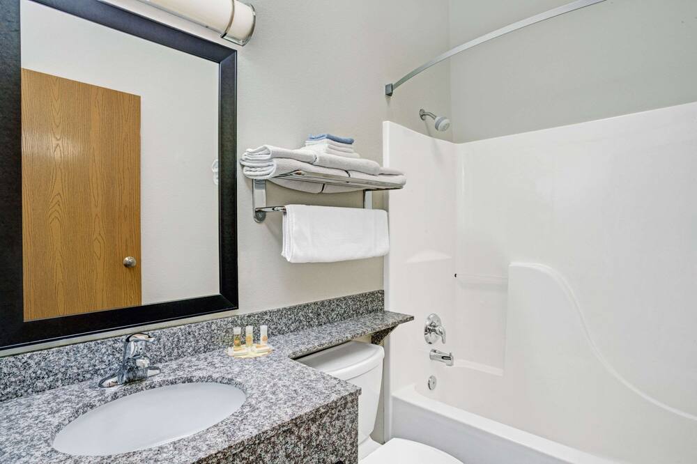 デイズ イン & スイーツ バイ ウィンダム ページ レイク パウエル 写真