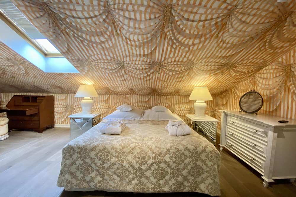 The Bonerowski Palace***** 写真