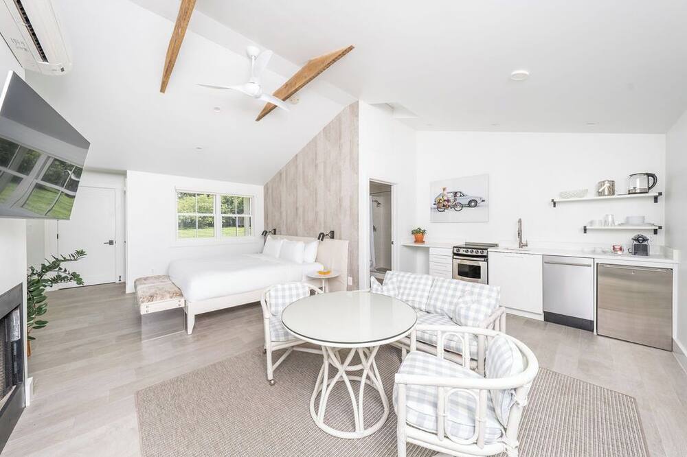 ホワイト ムース イン 写真