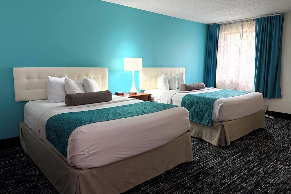 ハワード ジョンソン バイ ウィンダム エバンズビル イースト 写真