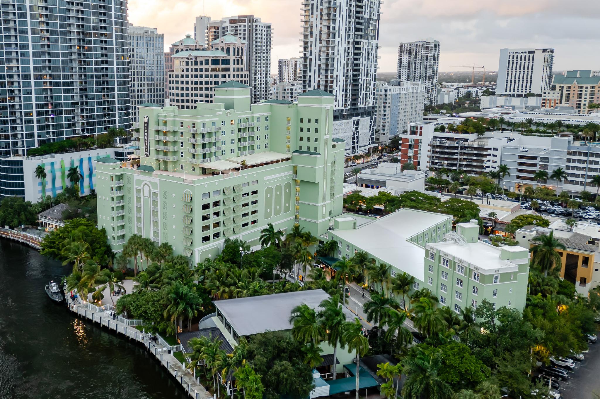 リバーサイド ホテル 写真