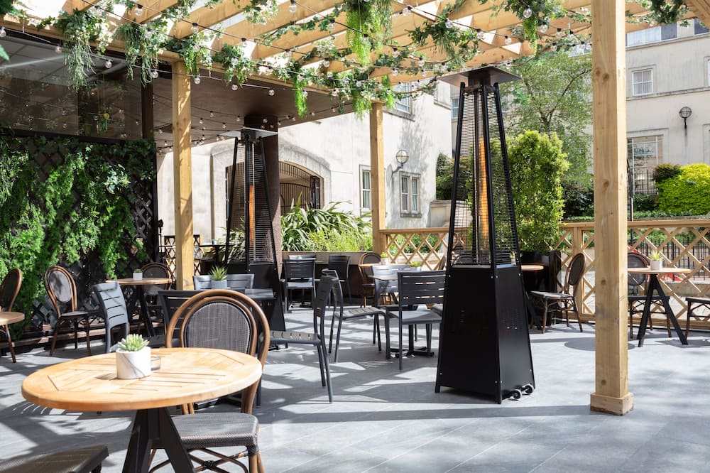 ダブルツリー バイ ヒルトン バース 写真