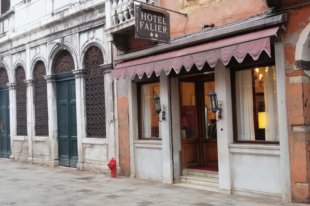 ホテル ファリエール 写真