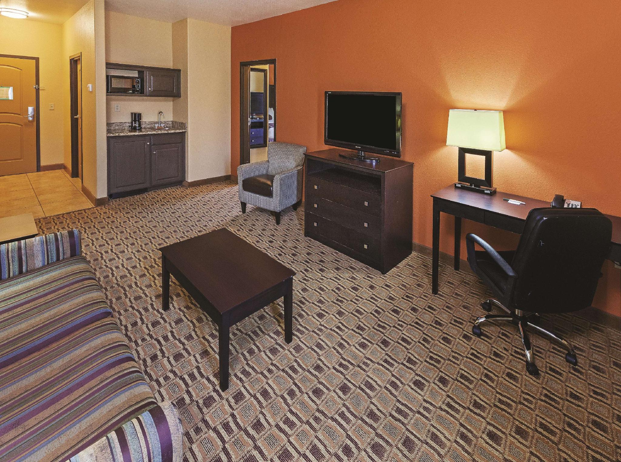 ラ キンタ イン & スイーツ バイ ウィンダム サーシー 写真