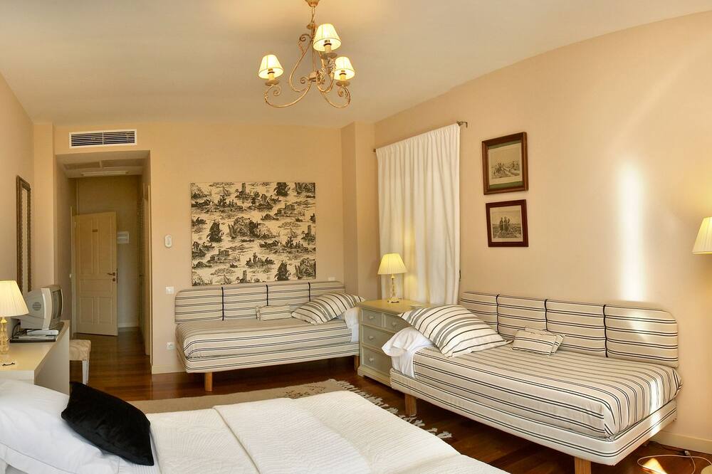 ルスティカエ サンタ コロマ デル カミノ ホテル 写真