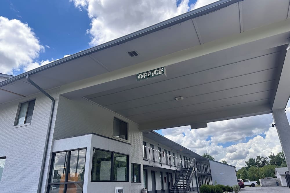 トラベロッジ バイ ウィンダム クラークスビル 写真