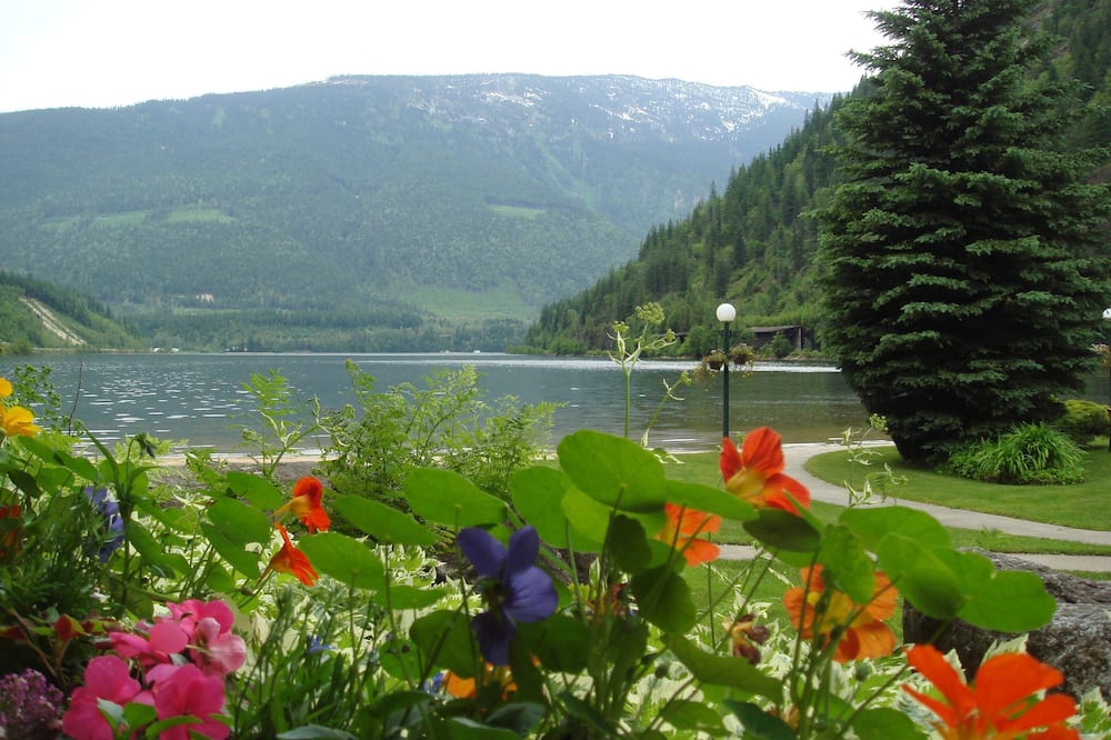 Three Valley Lake Chateau Ltd. 写真