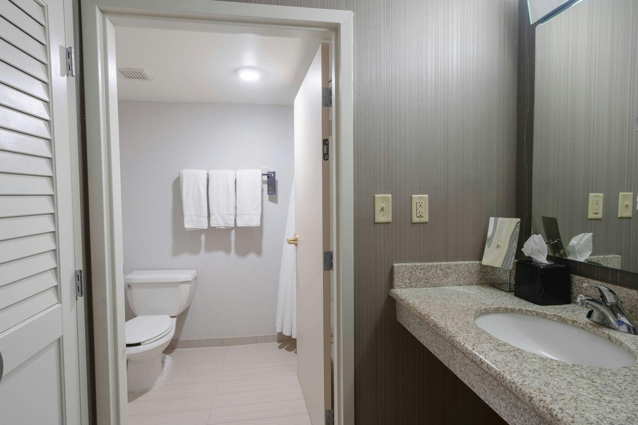 Courtyard by Marriott Cleveland Willoughby 写真