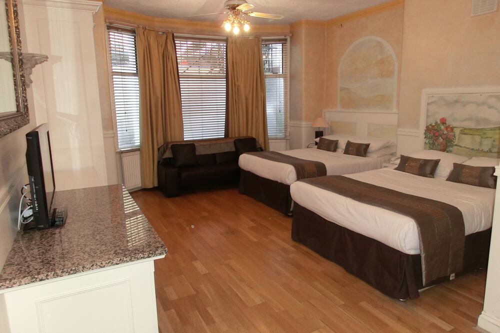 ラッシュモア ホテル 写真