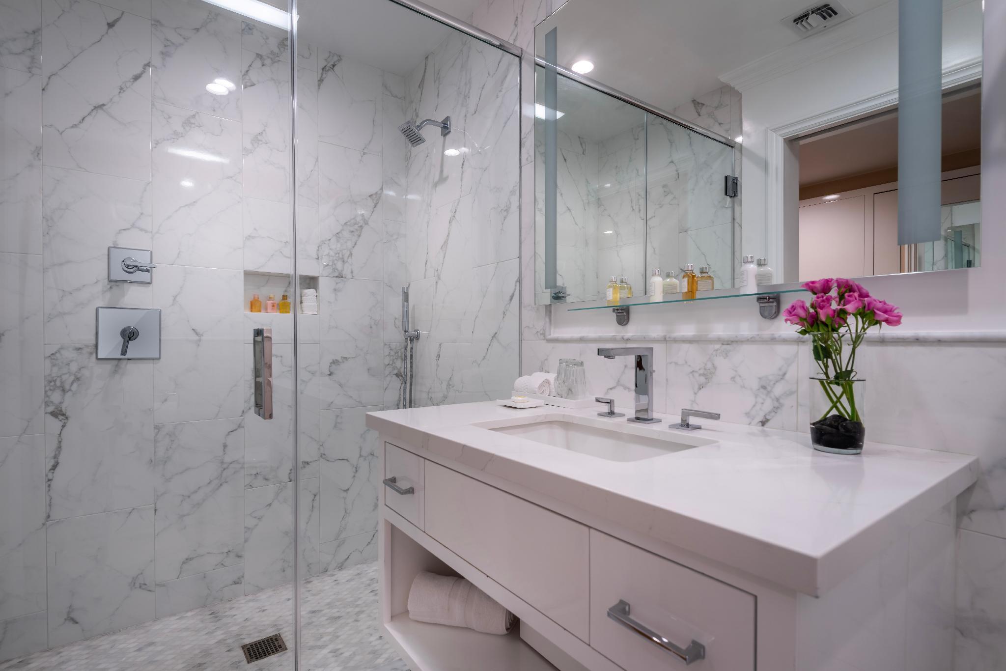 ビバリー ヒルズ プラザ ホテル アンド スパ 写真