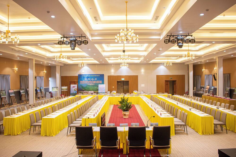 フー ロング タム ジー ホテル＆レストラン 写真