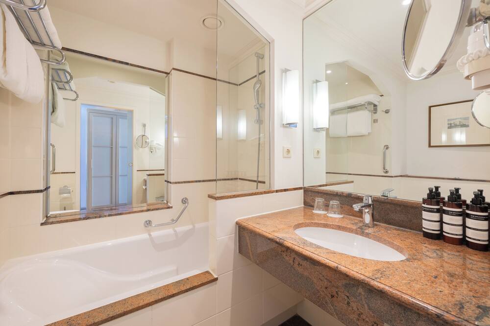 グランドホテルアムラス クラウス デンハーグ スヘフェニンゲン 写真