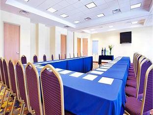 ホリデイ イン エクスプレス & スイーツ ウォーキガン by IHG 写真