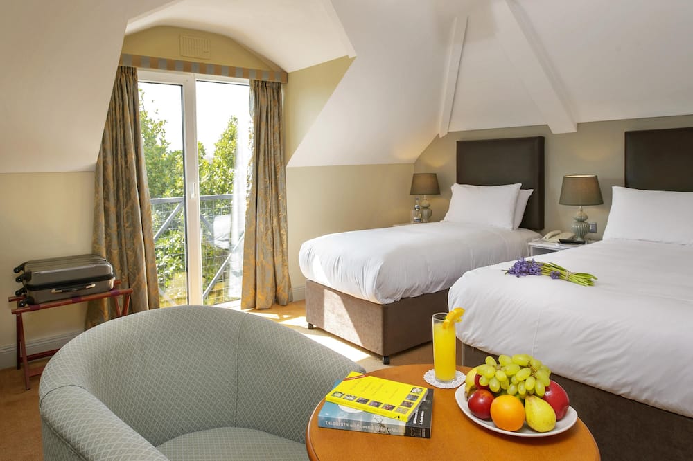 Hylands Burren Hotel 写真
