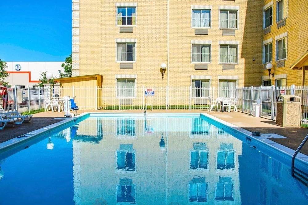 クオリティ イン & スイーツ CVG エアポート 写真