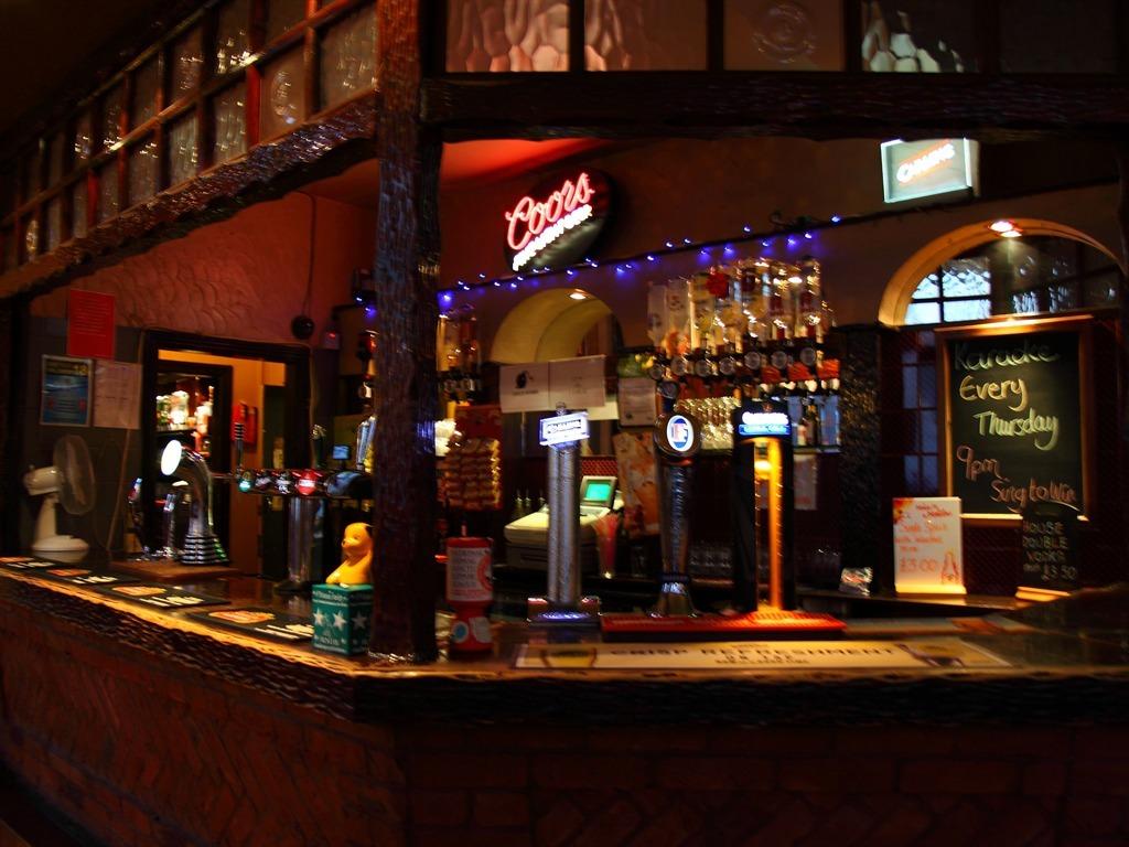 Dickens Bar and Inn 写真