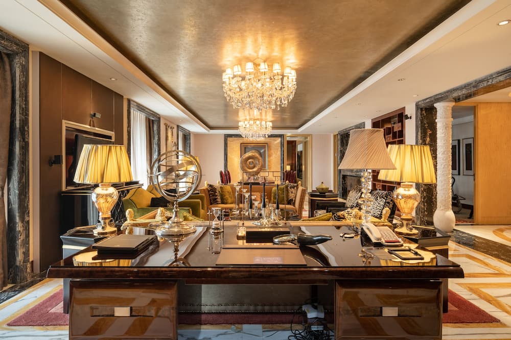 ヒルトン シアン 写真