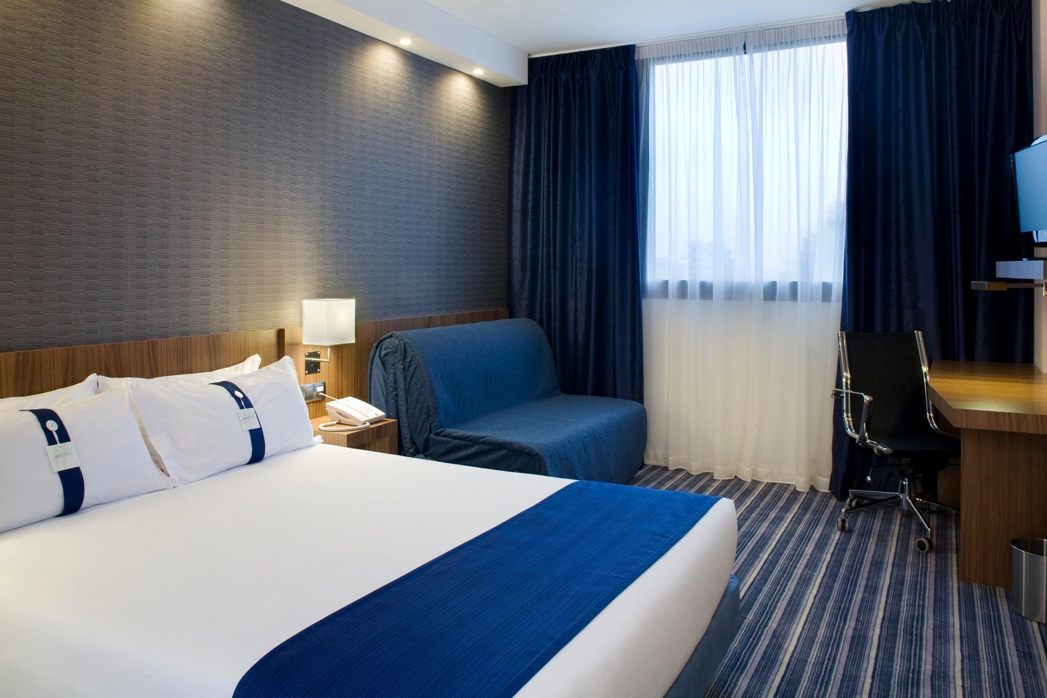 ホリデイ イン エクスプレス カンポ デ ヒブラルタル バリオス バイ IHG 写真