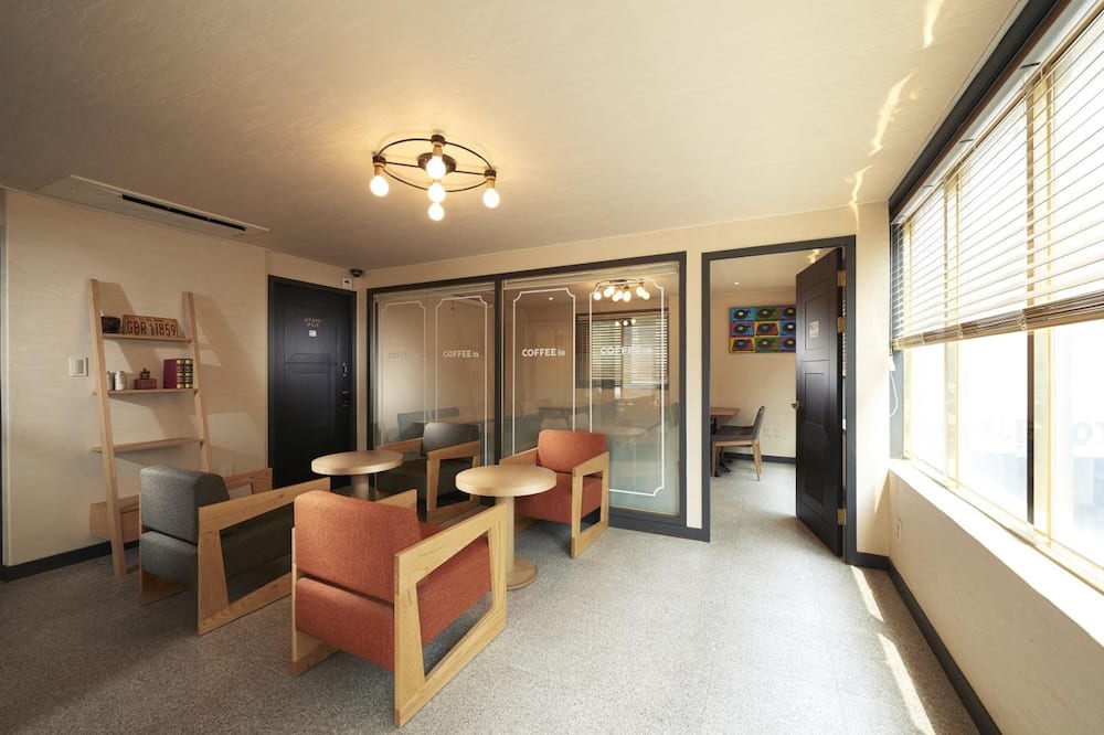 ノーブル ツーリスト ホテル インサドン 写真