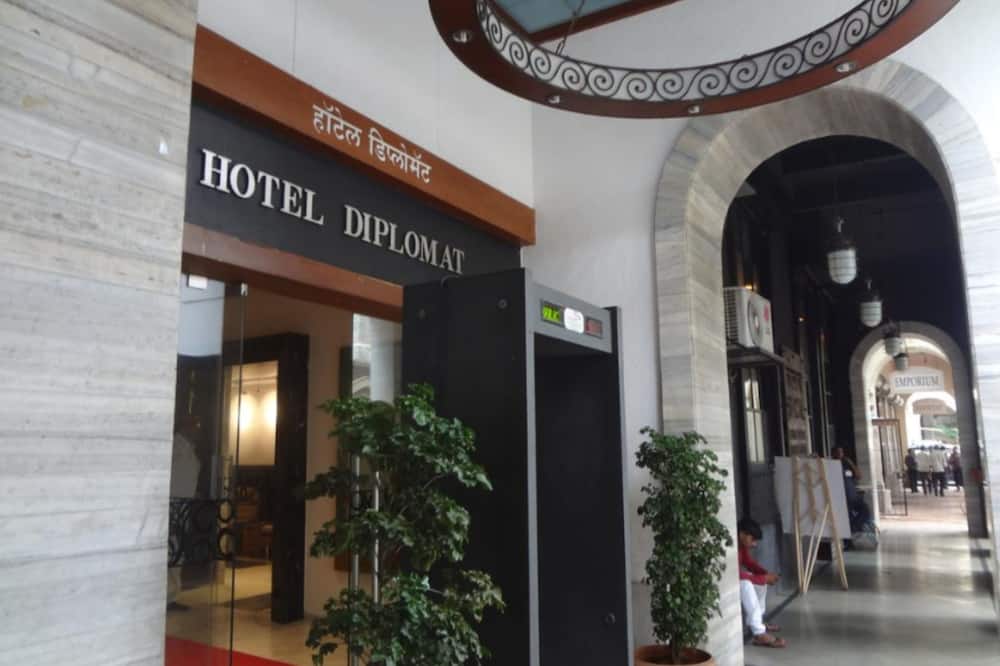 ディプロマット ホテル 写真