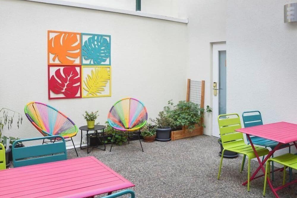 イビス スタイルズ ルクセンブルク センター ガール 写真