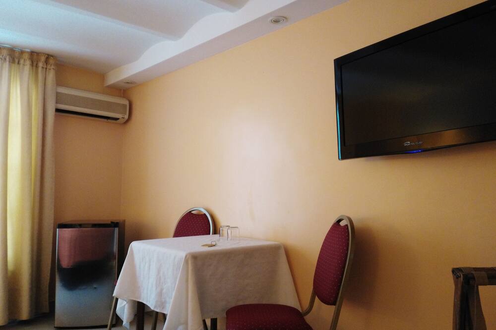 ホテル AYB インターナショナル 写真