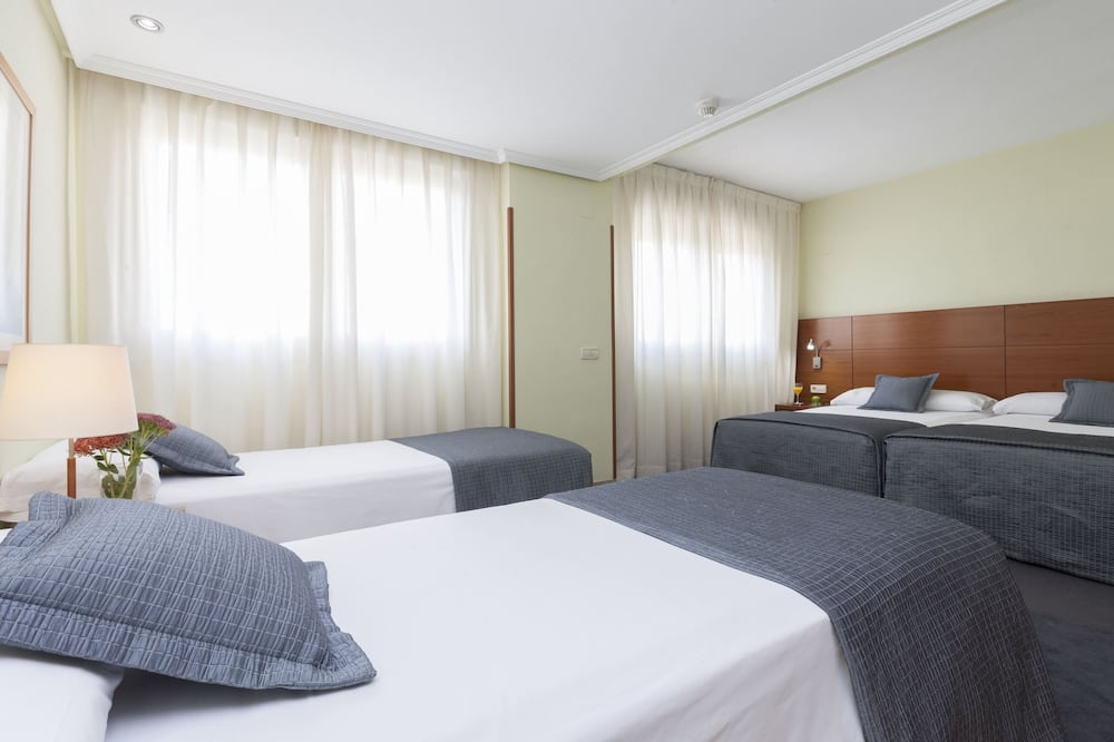 ホテル ポルセル トレ ガルデン 写真