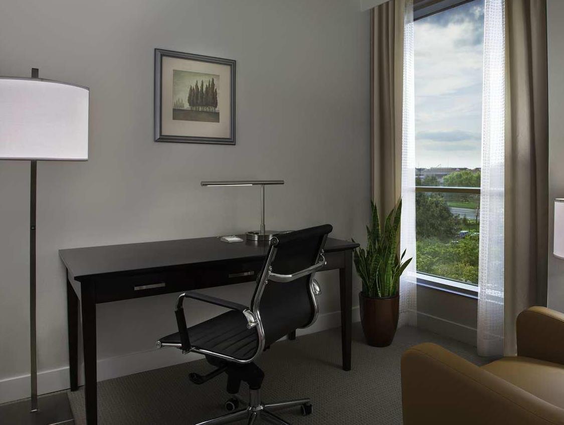 ヒルトン トロント マーカム スイーツ カンファレンス センター ＆ スパ 写真